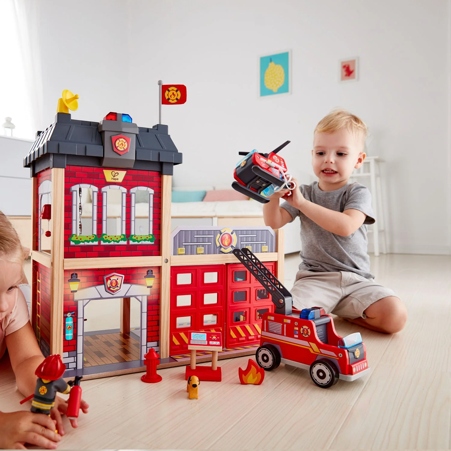 Fire Station by Hape - Image 4