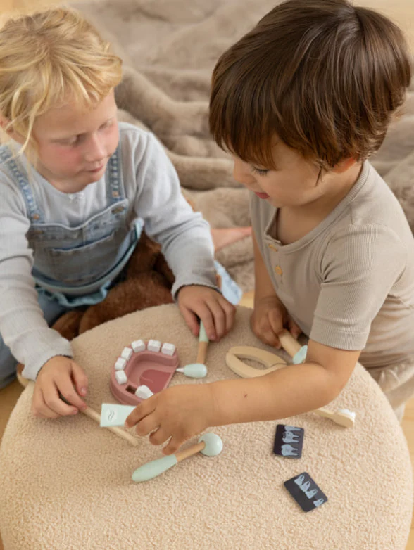 Playful Wood Dentist Set - Image 3